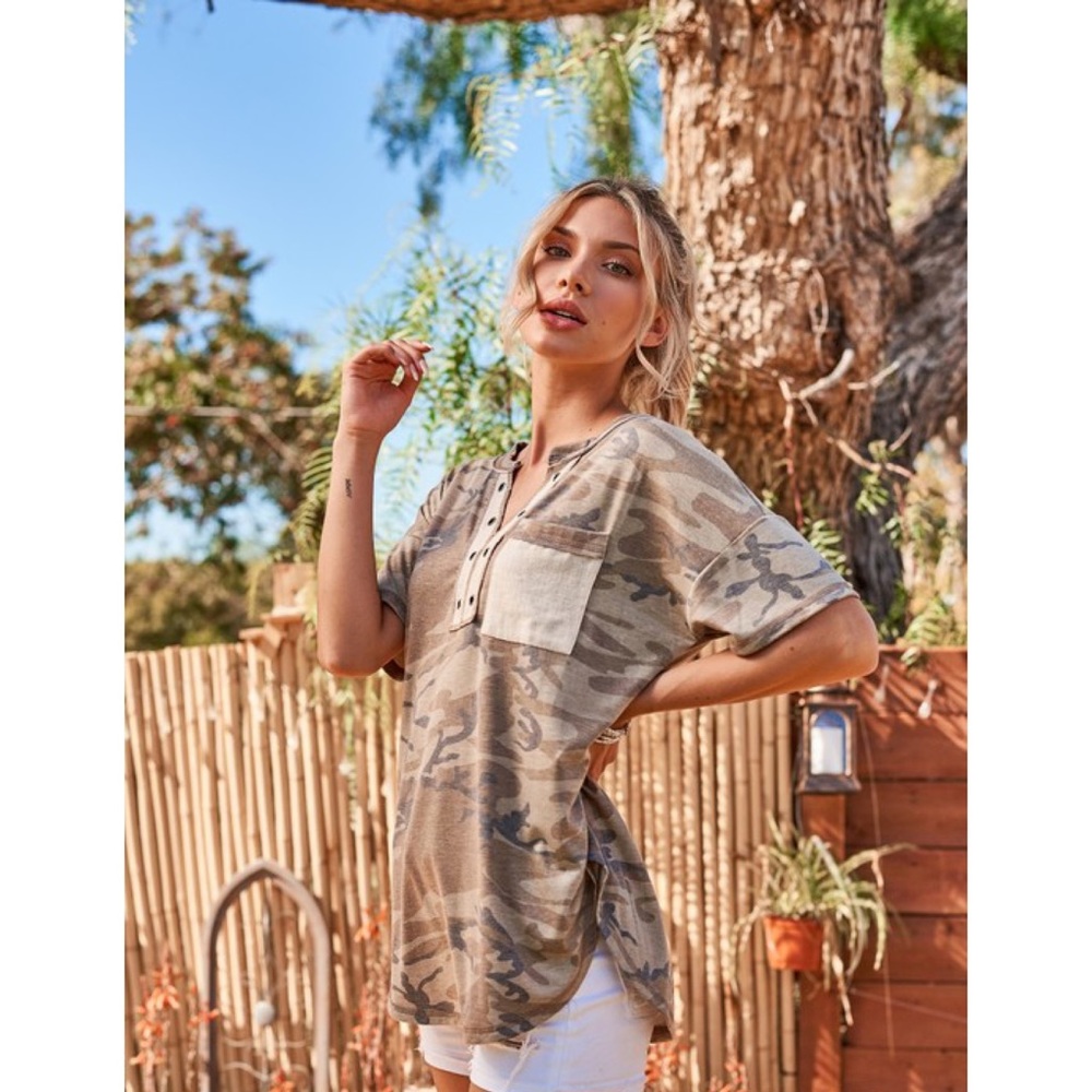 V-Neck Camo Tee Leggings Top Oversized Tees Basic Casual Women’s Tops - Picture 7 of 9